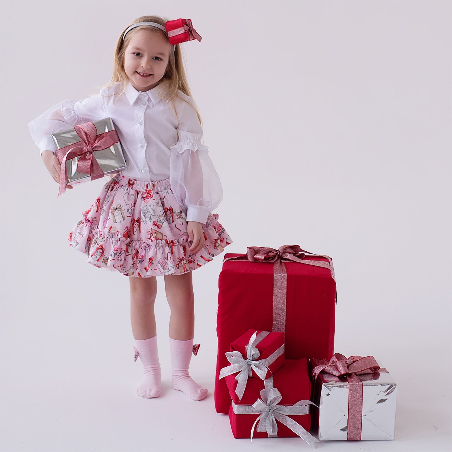 Present Bow Knee High Socks